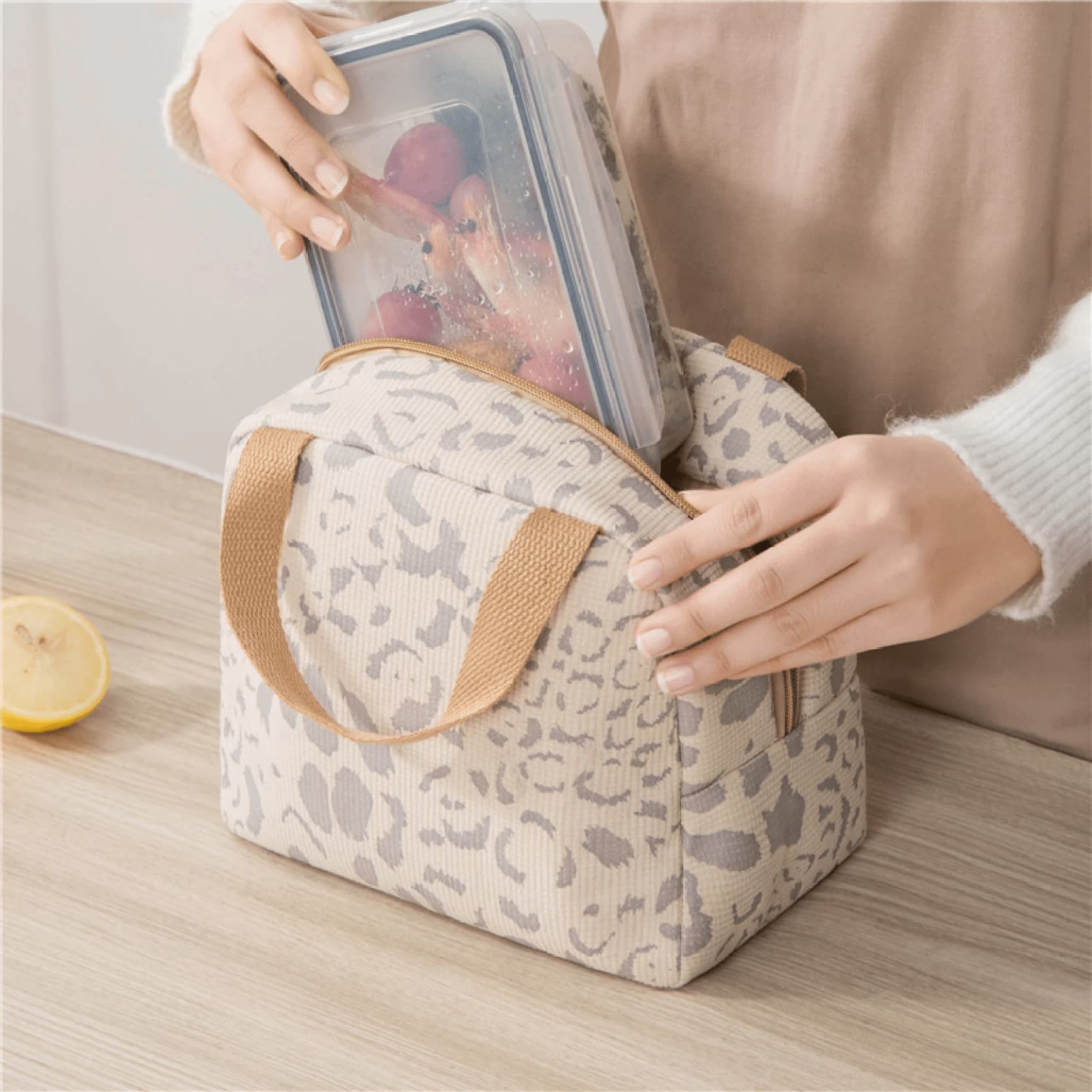 ChiluxeLife™ Beige Leopard Print Insulated Lunch Cooler Bag – Hand-Held, Eco-Friendly & Stylish